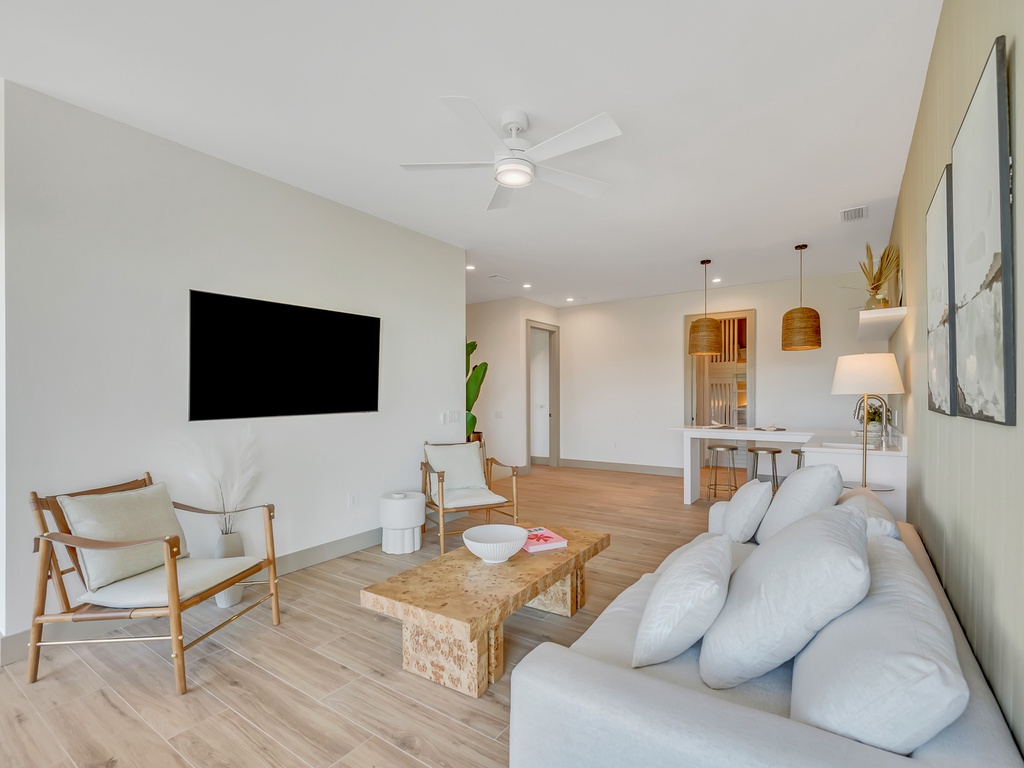 Lounge Seating Area & Wet Bar