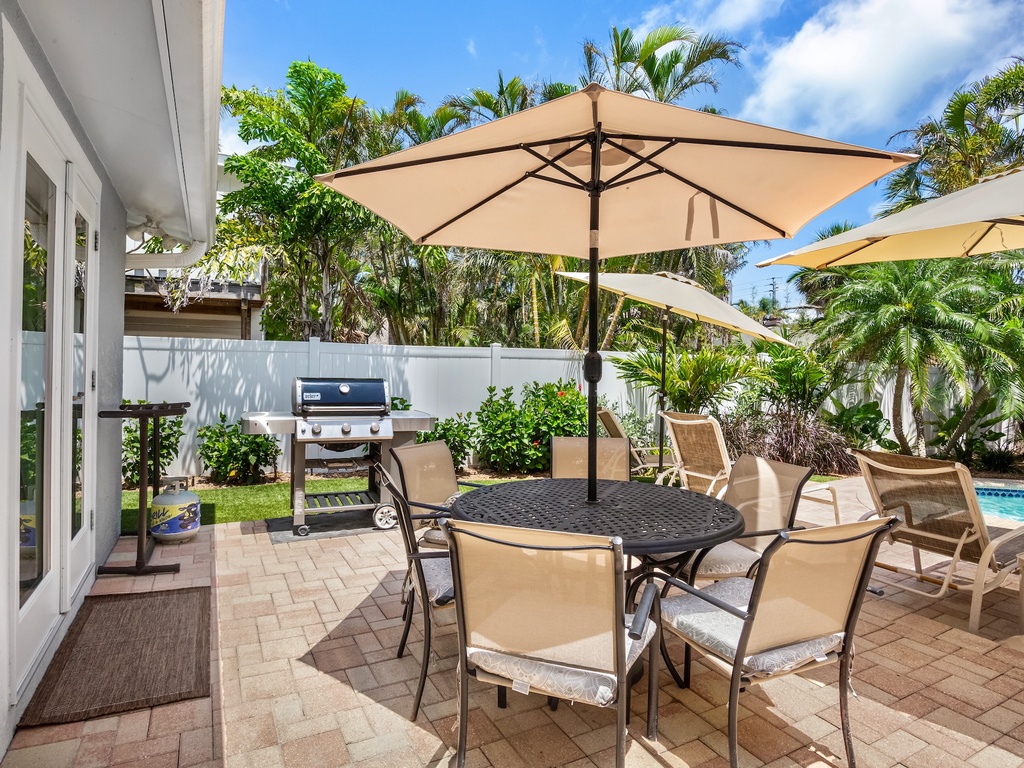 Outdoor Dining Area, Outdoor Grill