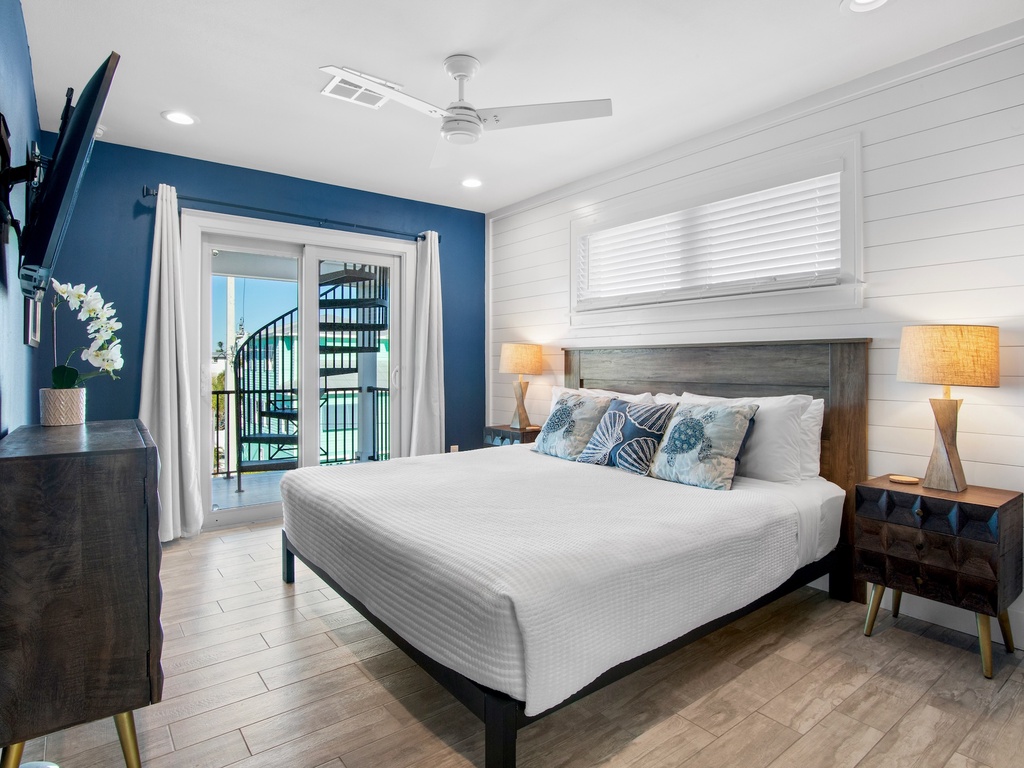 Primary Bedroom (3rd floor), King bed