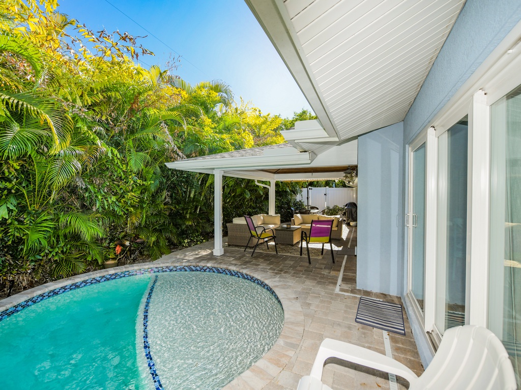Pool with Sun Shelf