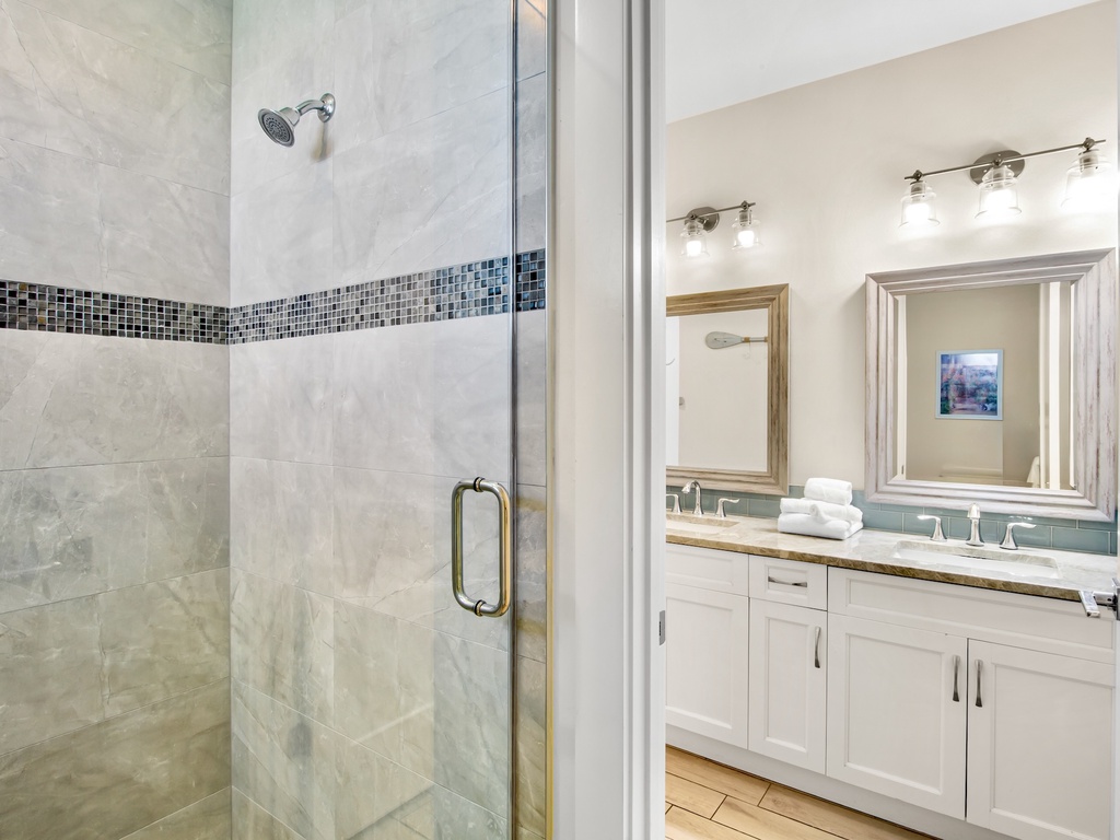 Hall Ensuite Bathroom