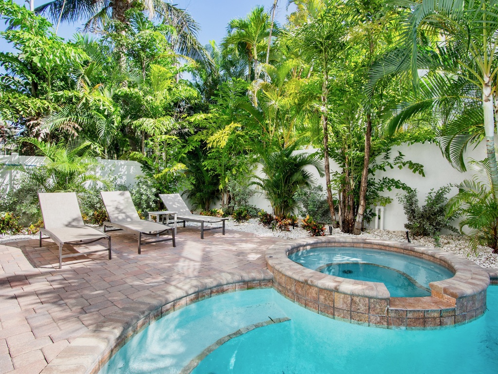 Private Spa, Poolside Loungers