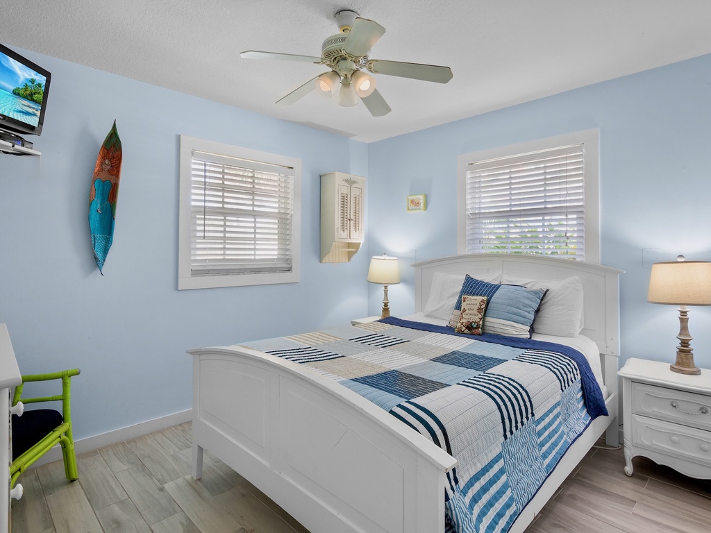 Primary Bedroom, Queen