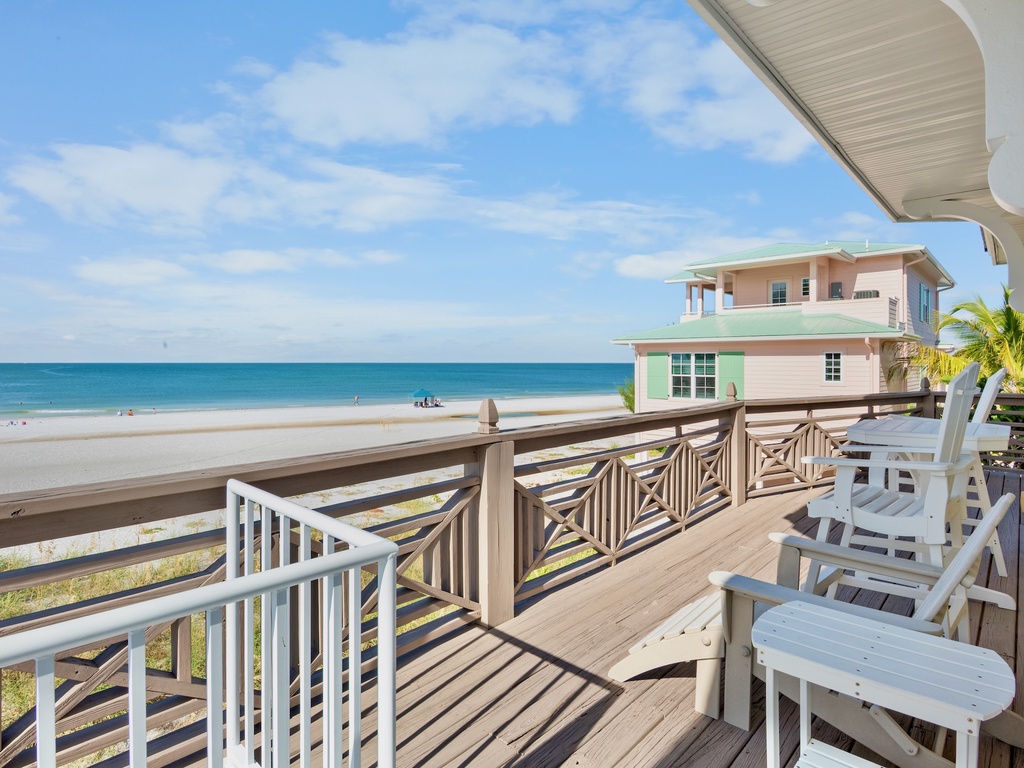 Balcony furnished for comfort - Second Floor