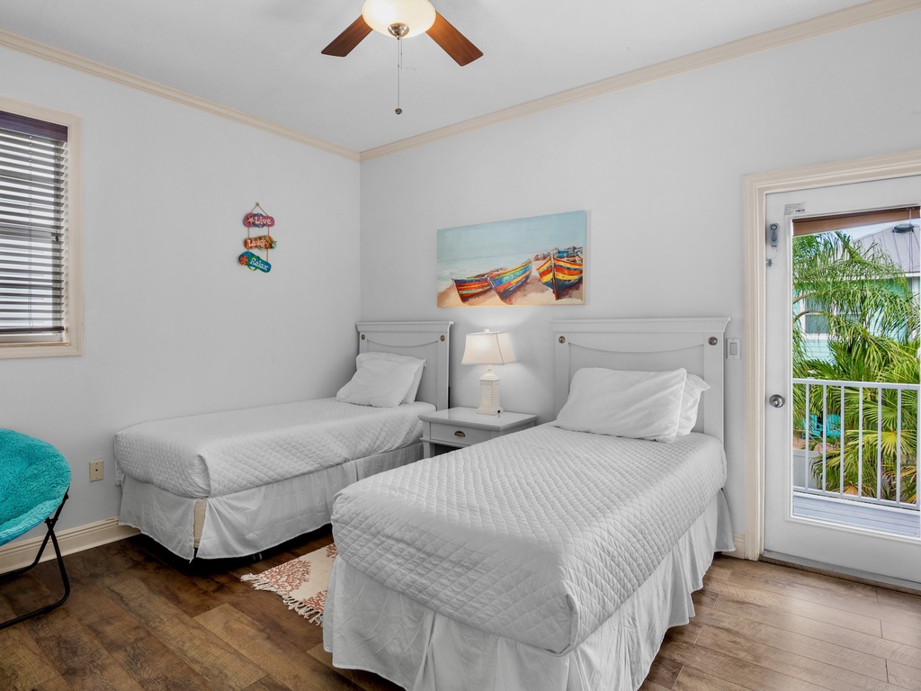 Third Bedroom, 2nd floor: Twin beds