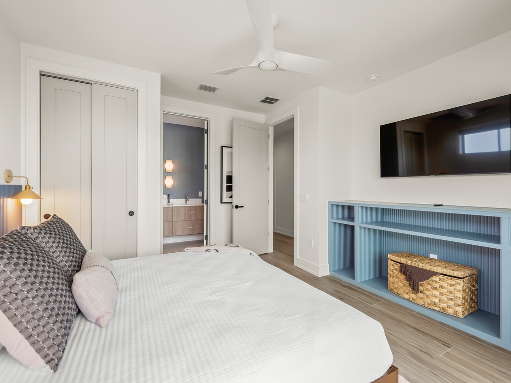 Fifth Bedroom - King