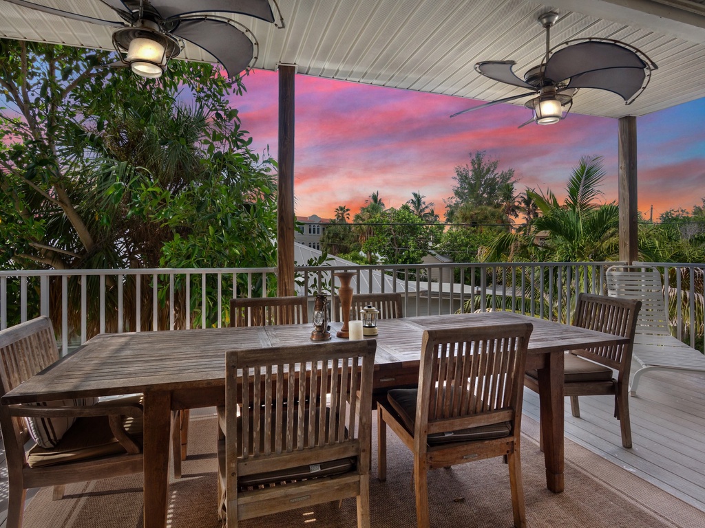 Main Balcony, Dining Area