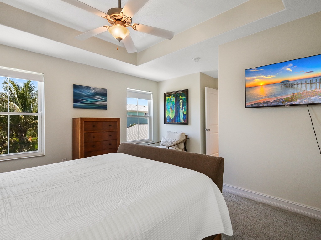 Third Bedroom, Queen