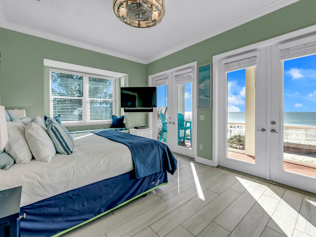 Additional Bedroom - Queen