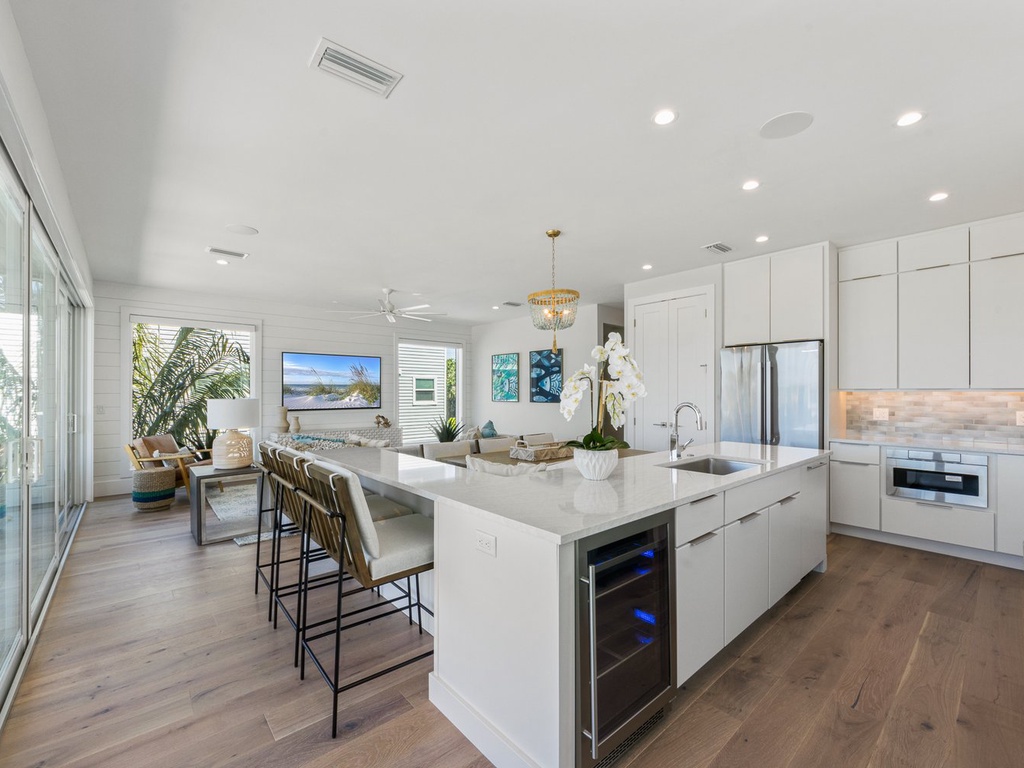 Kitchen - Breakfast Bar