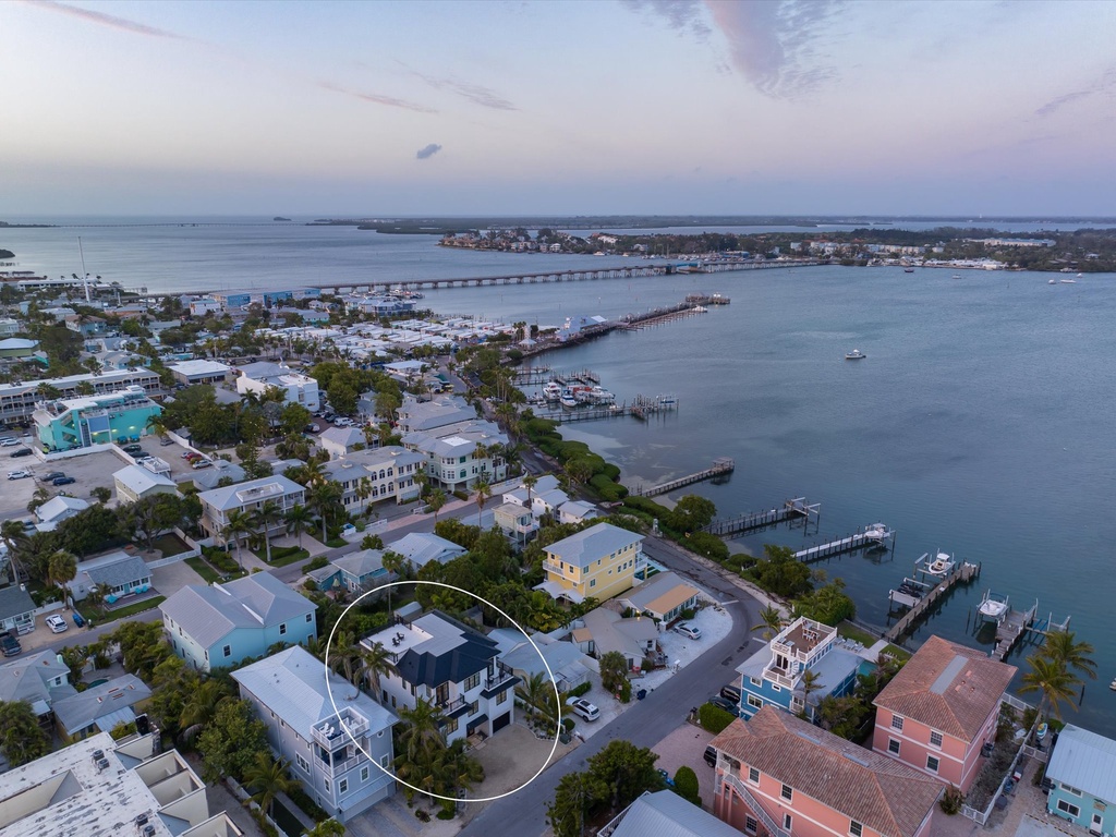 Home Set in Ideal Area