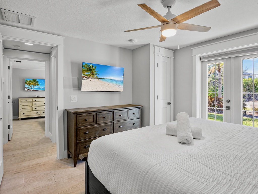 Third Bedroom, King bed