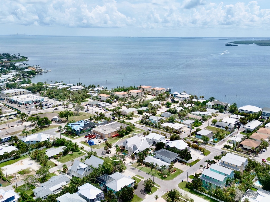 Seabreeze Cottage by Anna Maria Vacations