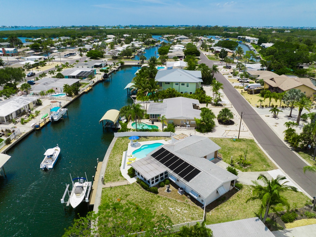 Edgewater by AMI Locals