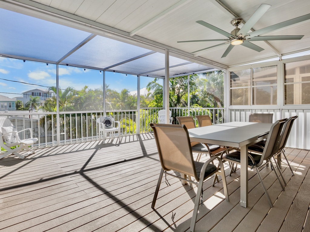 Screened outdoor dining space