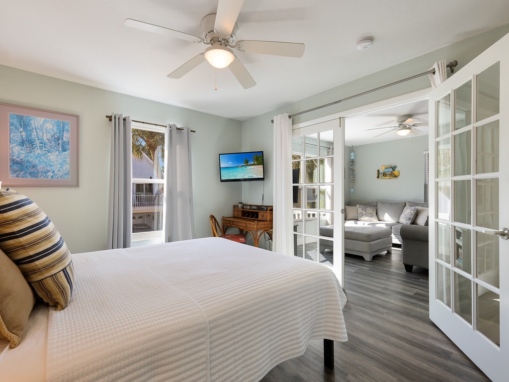 Primary Bedroom - Queen