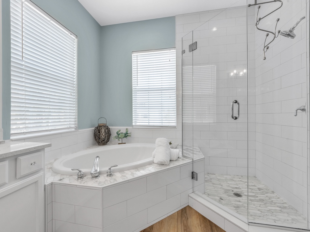 Primary Bathroom - Ensuite Soaking Tub