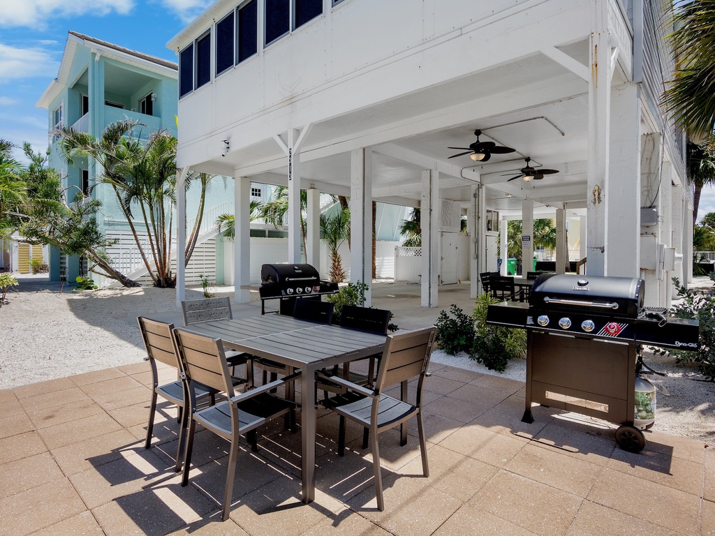 Outdoor Dining Area with BBQ Grill