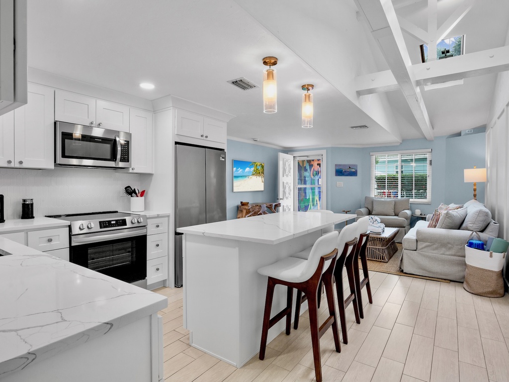 Fully Equipped Kitchen with Island