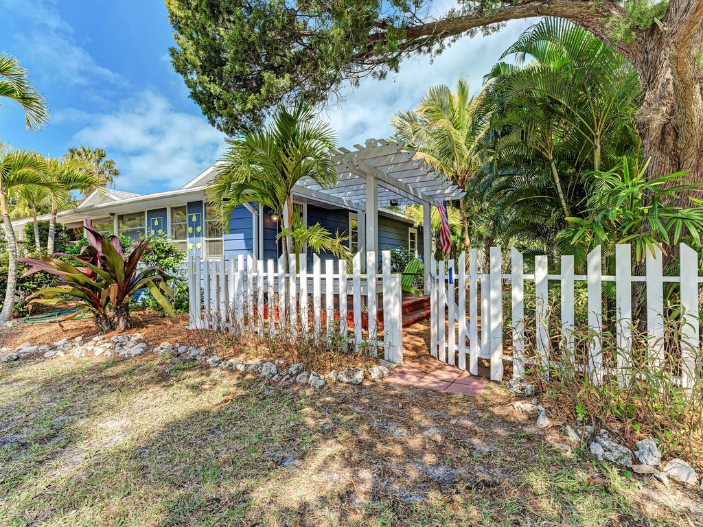 Slow M'Ocean by AMI Locals