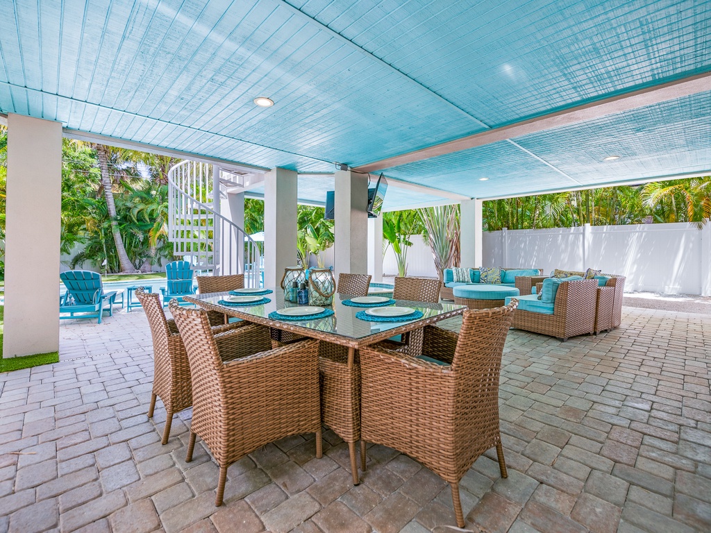 Outdoor Dining Area