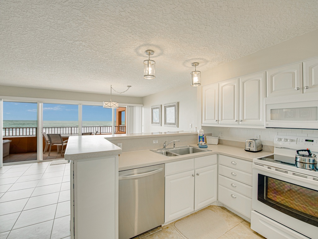 Kitchen with All New Applies as of Winter 2021