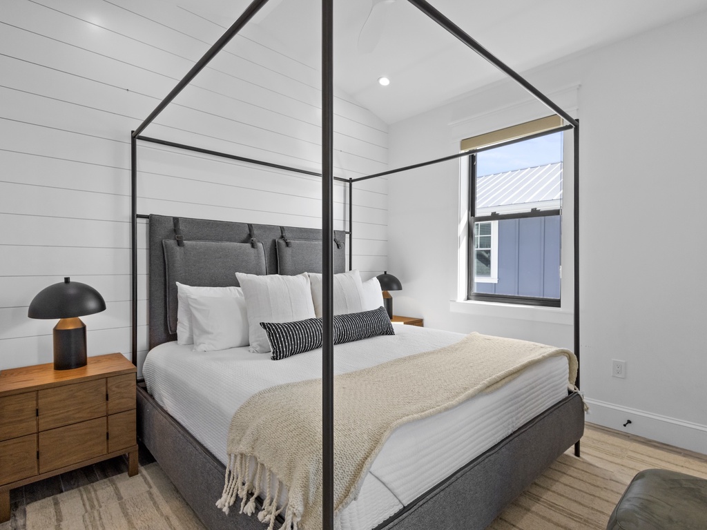 Seventh Bedroom, King