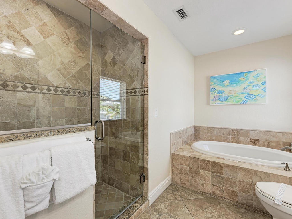 Rainfall Shower and Tub - Anna Maria Island Locals