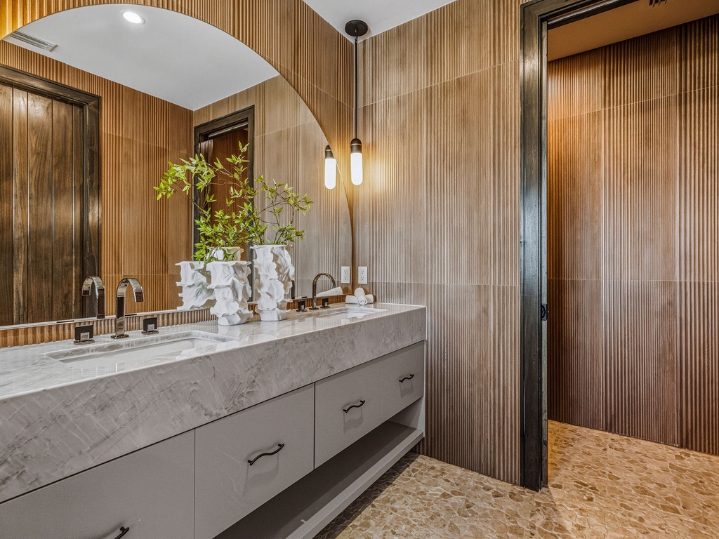 Primary Bedroom (3rd Floor), Ensuite Bathroom