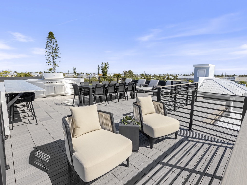 Rooftop Deck with Seating