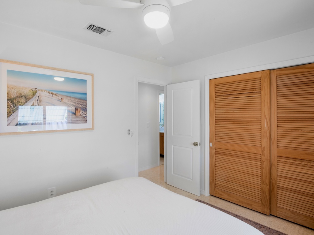 Second Bedroom - Queen