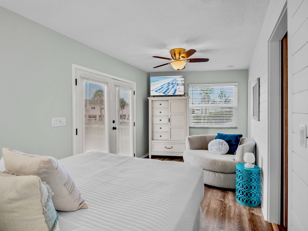 Fourth Bedroom, Queen bed