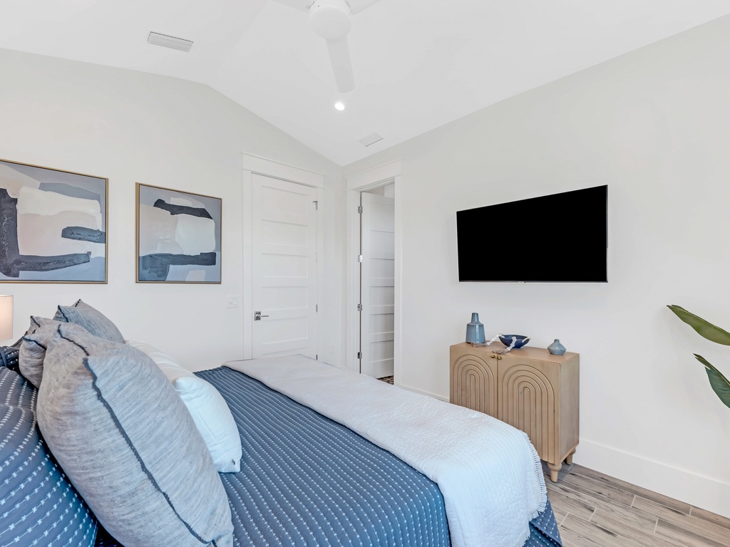 Second Bedroom - King