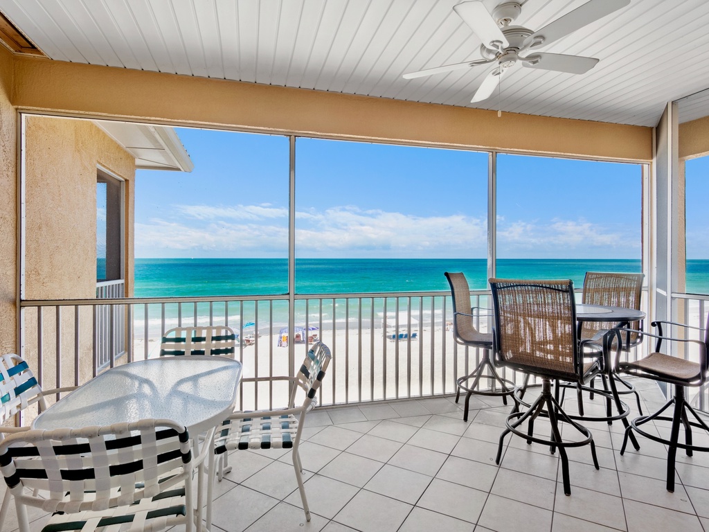 Balcony, Dining Area, Cocktail Table