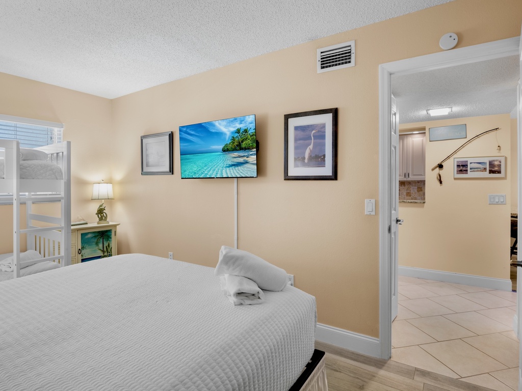 Second Bedroom - Queen and Twin/Twin Bunk