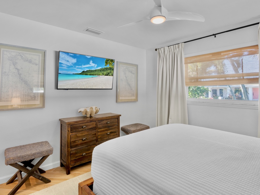 Third Bedroom, Queen bed