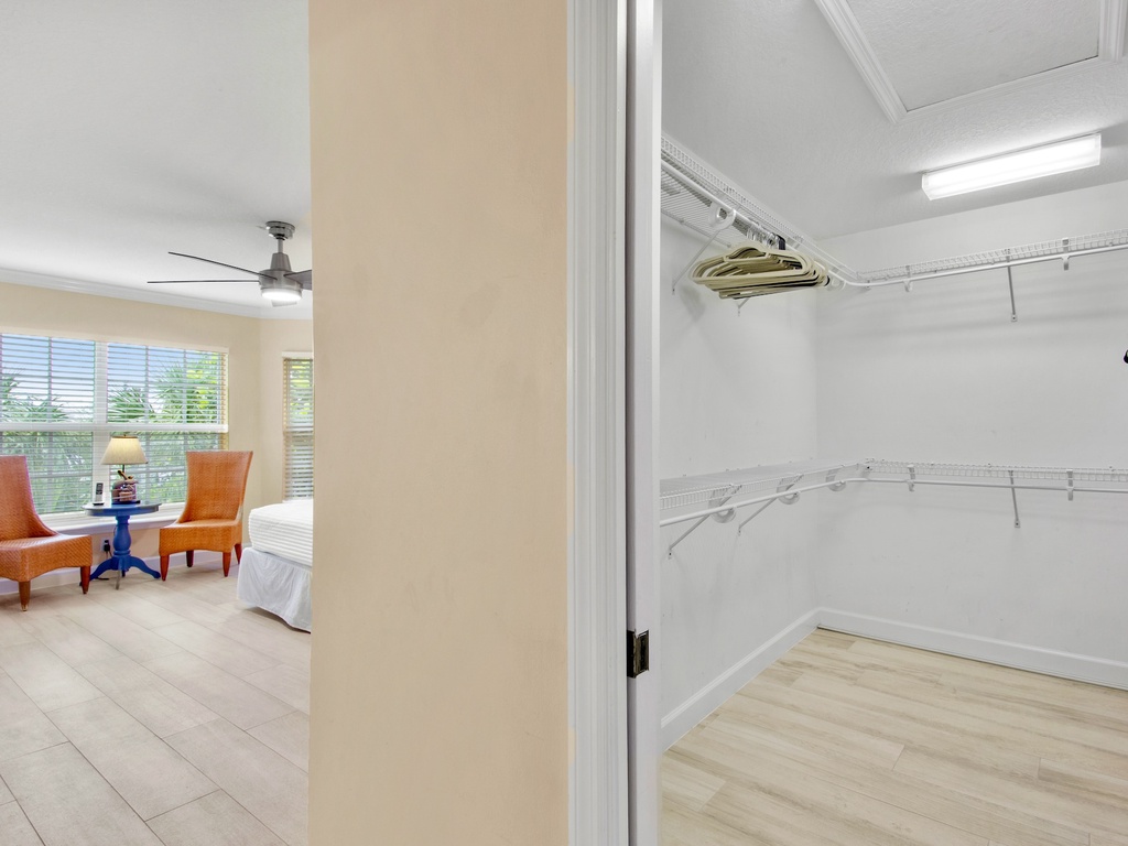 Primary En-suite Walk-in Closet