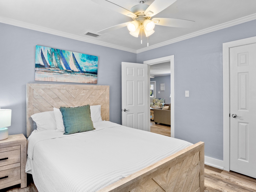 Second Bedroom - Queen