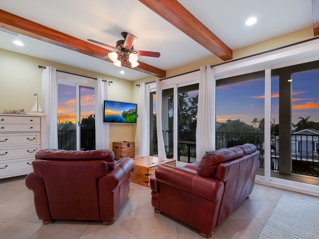 Primary Bedroom - Sitting Area