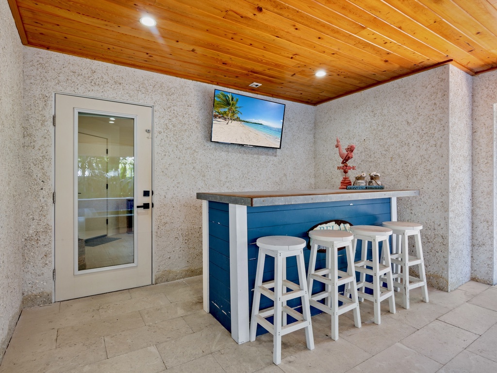 Outdoor dining area and bar top