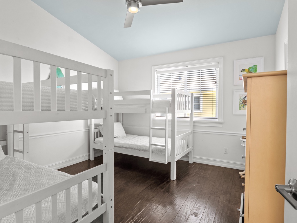 Fifth Bedroom, Two Twin/Twin Bunks