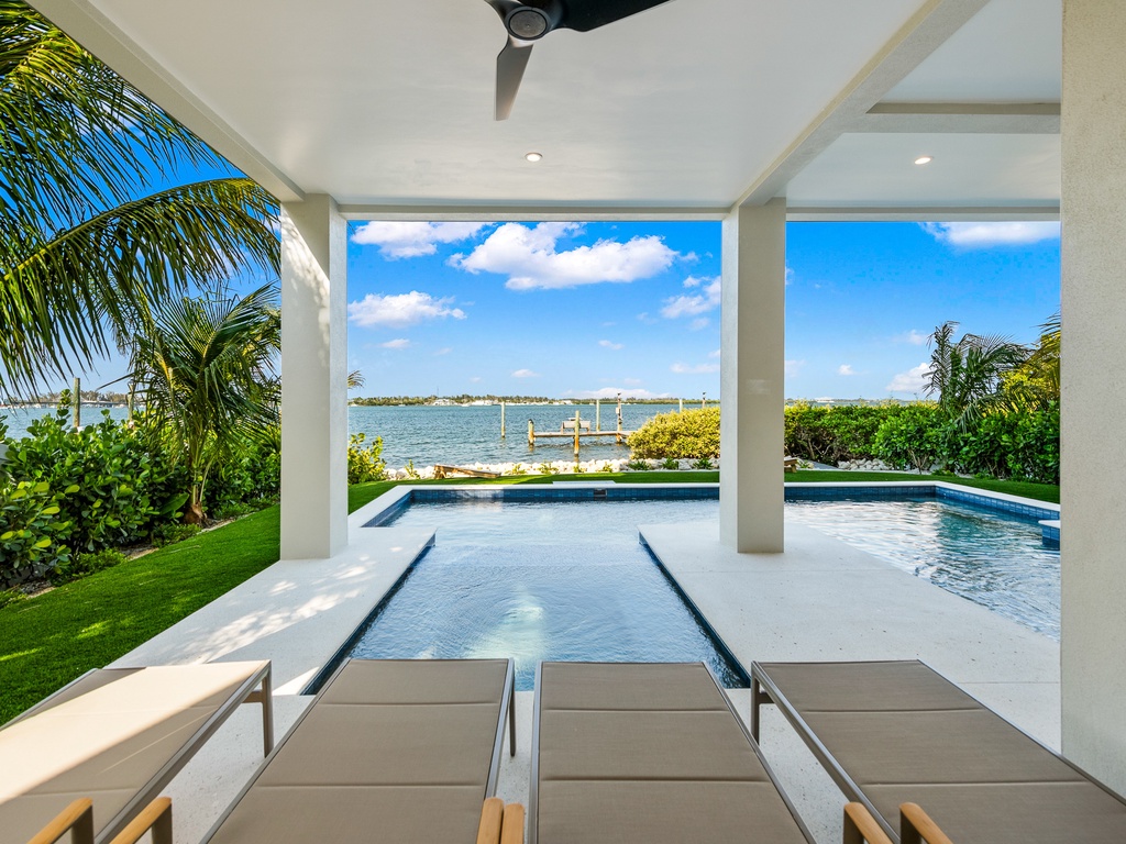 Tropic Like It's Hot by AMI Locals