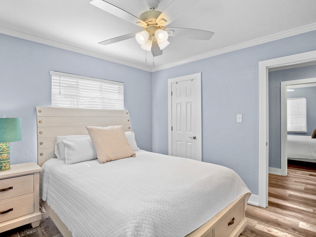 Primary Bedroom - Queen