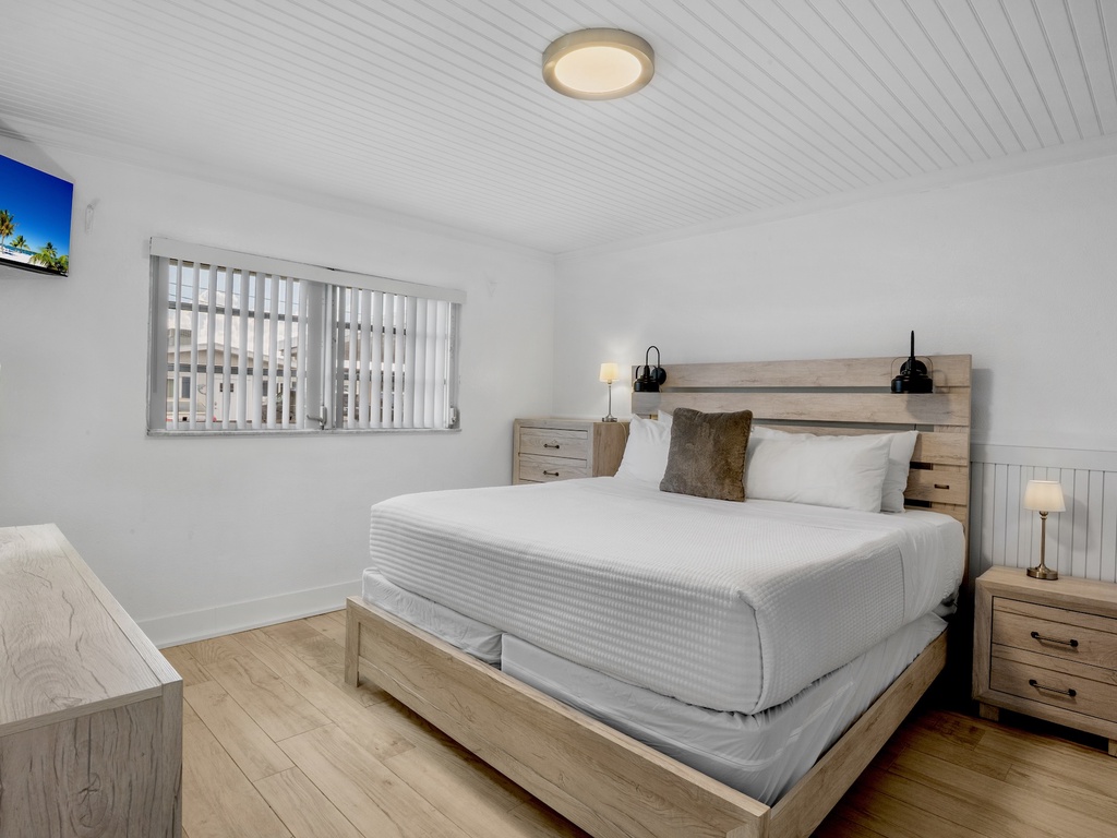 Second Bedroom, King bed