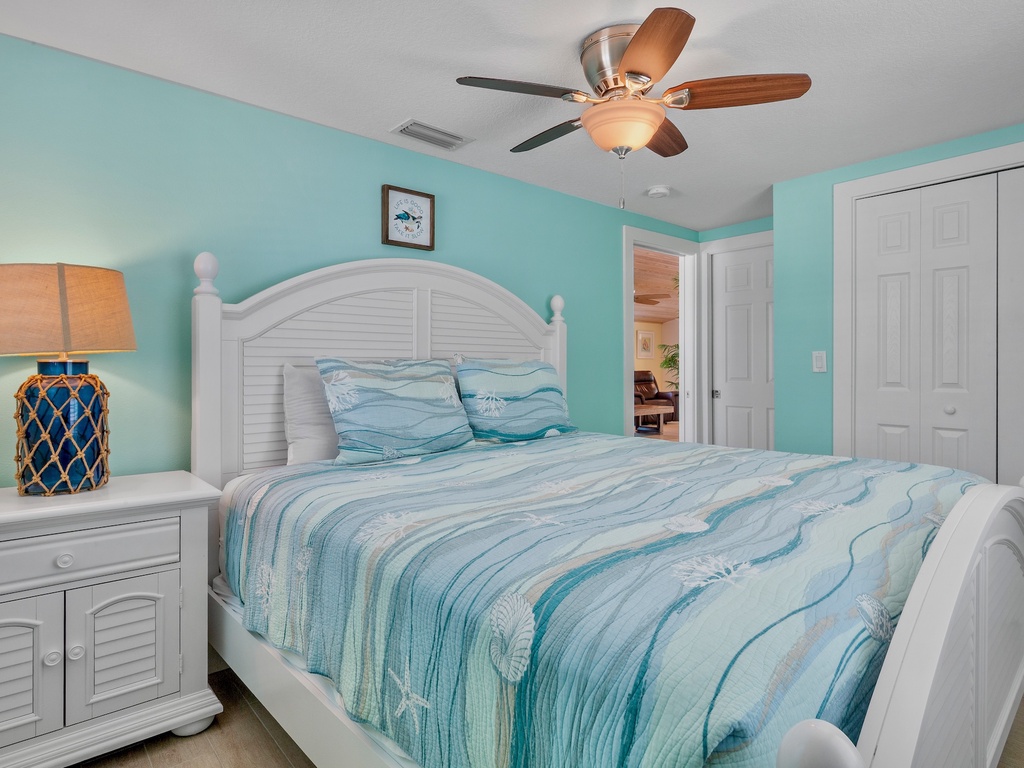 Second Bedroom, Queen