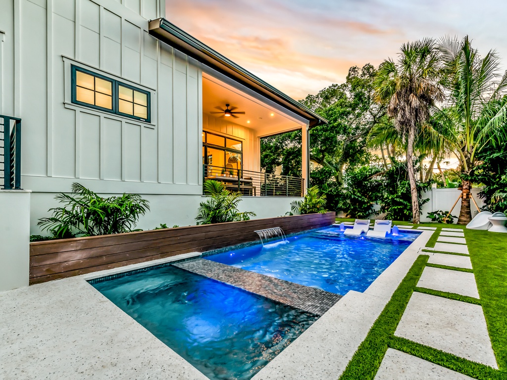 Private Pool and Swim Up Bar