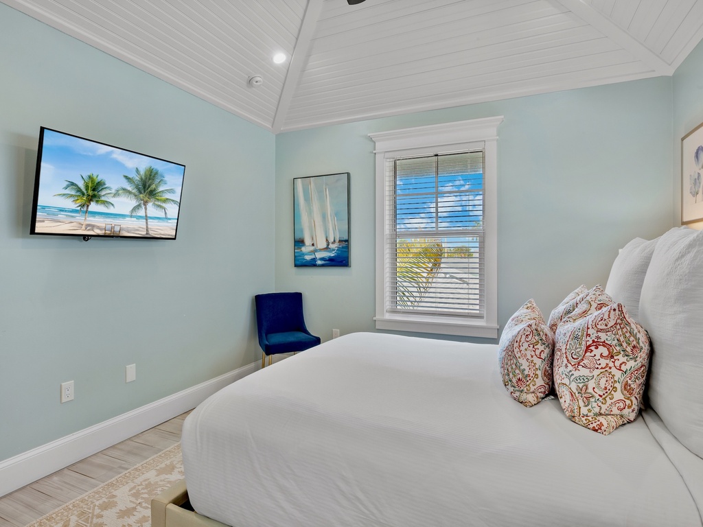 Fourth Bedroom, Queen