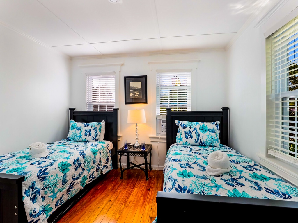 Second Bedroom - Two Twins