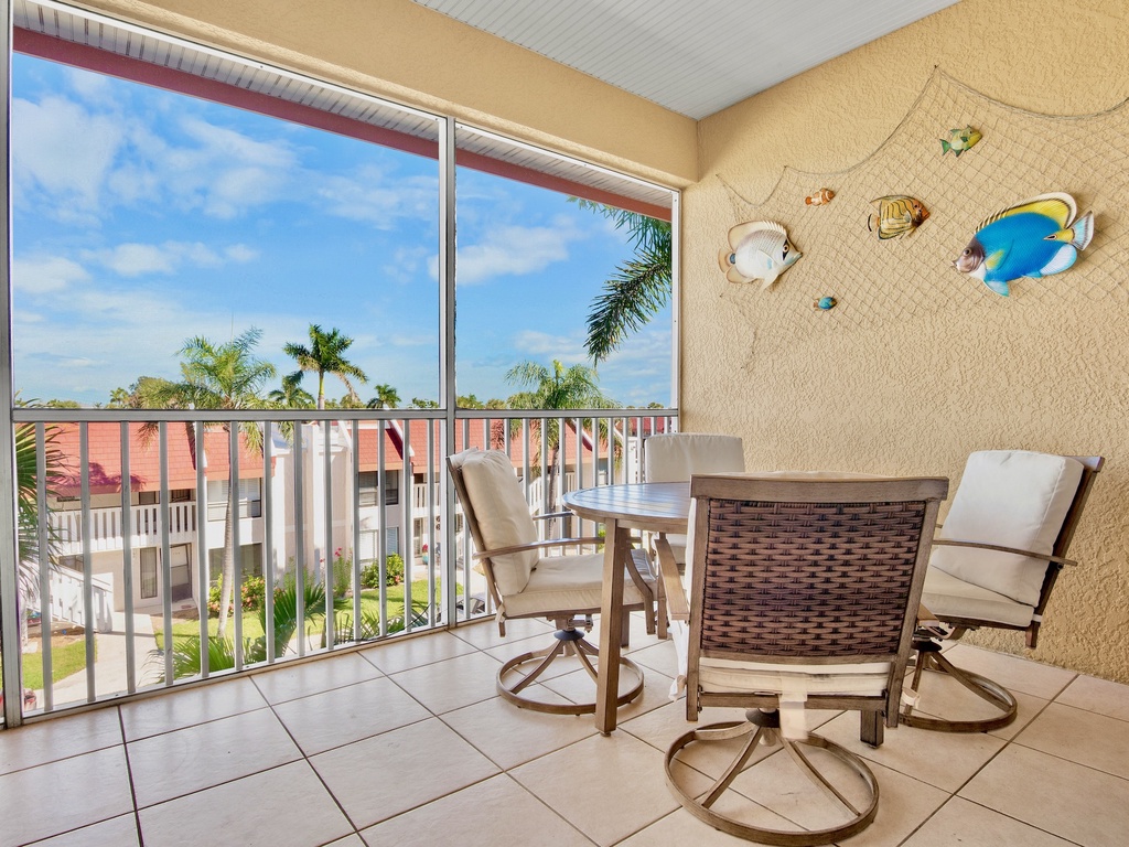 Screened-in balcony with lounge chairs