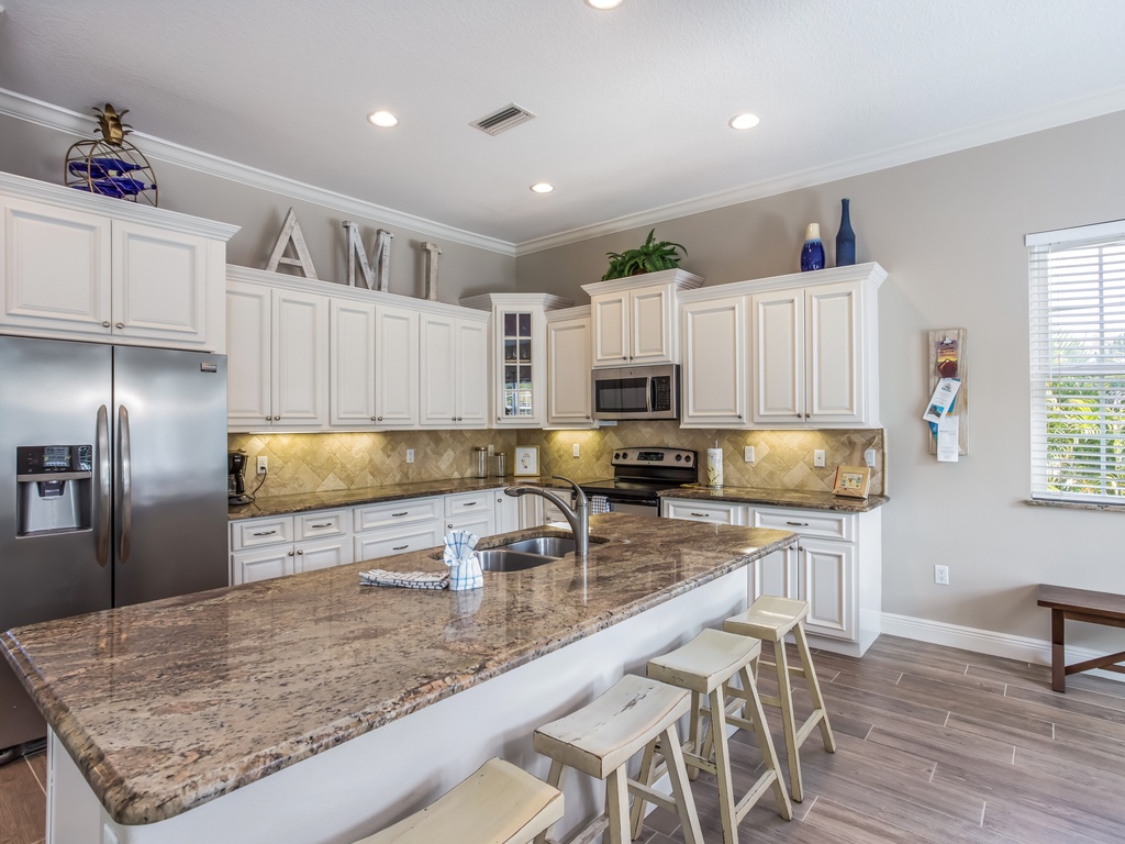 Kitchen and Hightop Seating
